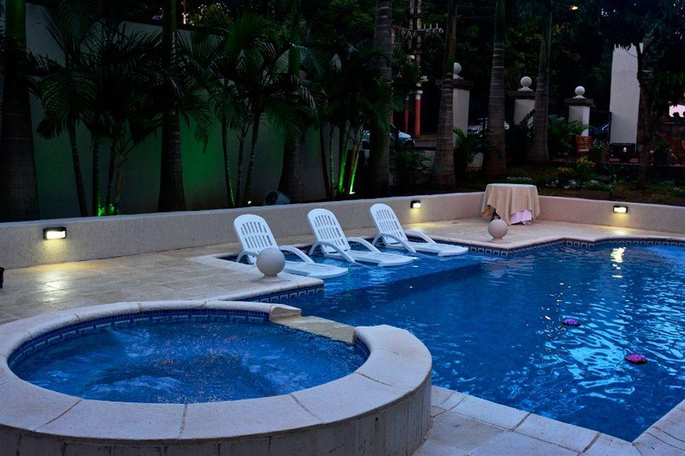 Akwati Suites Iguazu Пуерто Игуасу Екстериор снимка