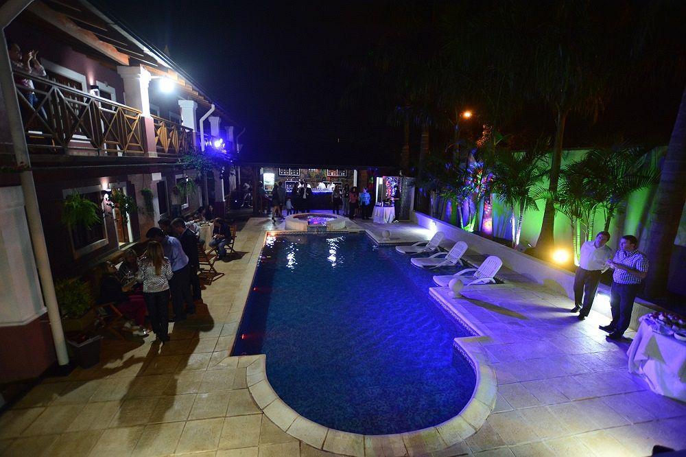 Akwati Suites Iguazu Пуерто Игуасу Екстериор снимка