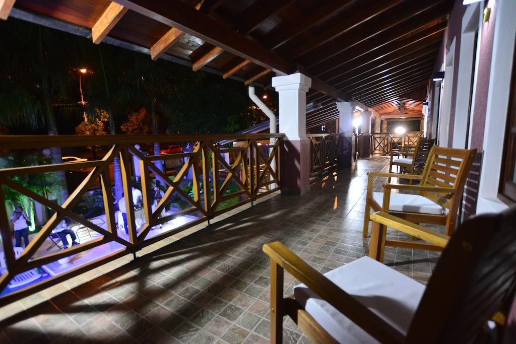 Akwati Suites Iguazu Пуерто Игуасу Екстериор снимка